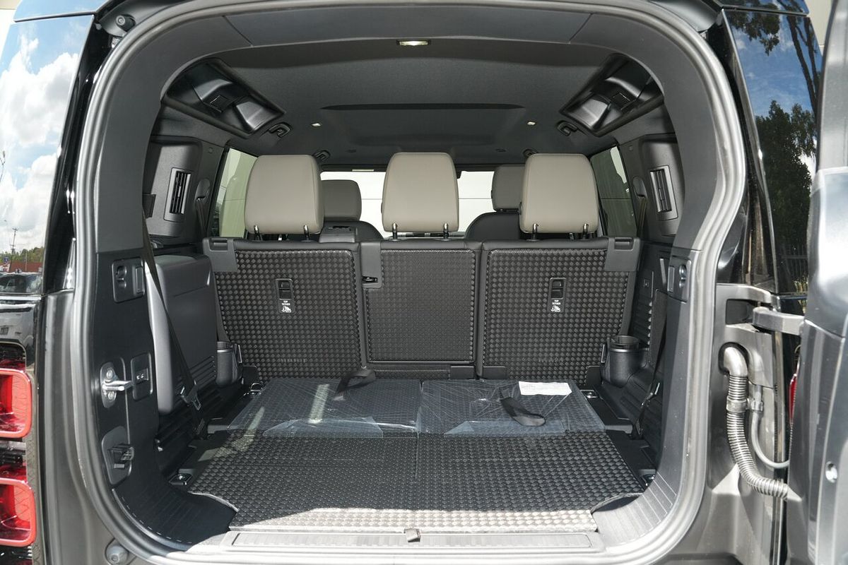 2025 Land Rover Defender 110 P400 S L663
