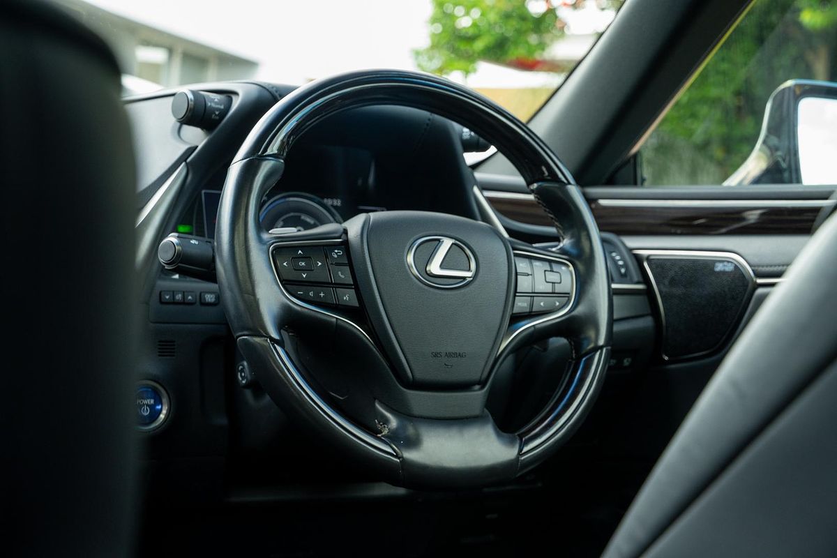 2019 Lexus ES ES300h Sports Luxury AXZH10R