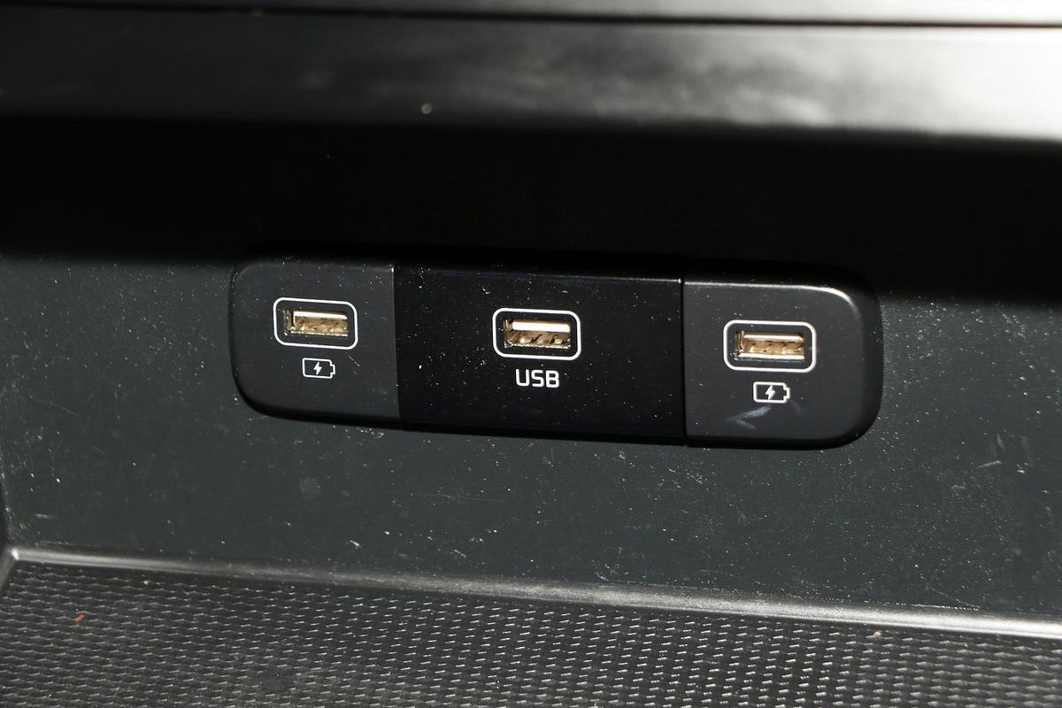 2023 Kia Carnival S KA4