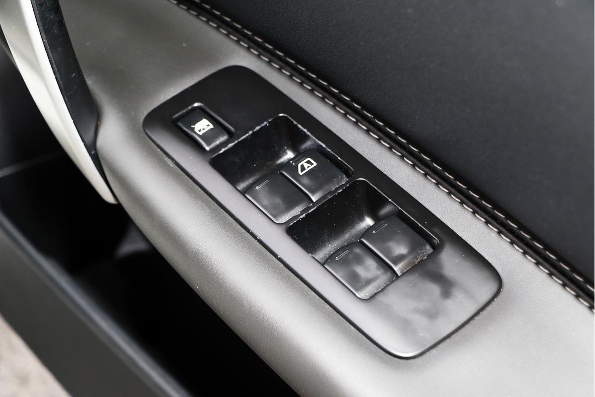 2013 Nissan Dualis Ti-L J10 Series 4