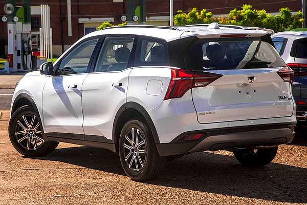 2025 Mahindra XUV700 AX7L