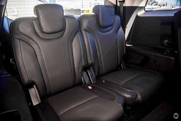 2025 Mahindra XUV700 AX7L