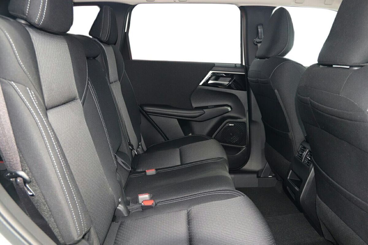 2025 Mitsubishi Outlander LS ZM