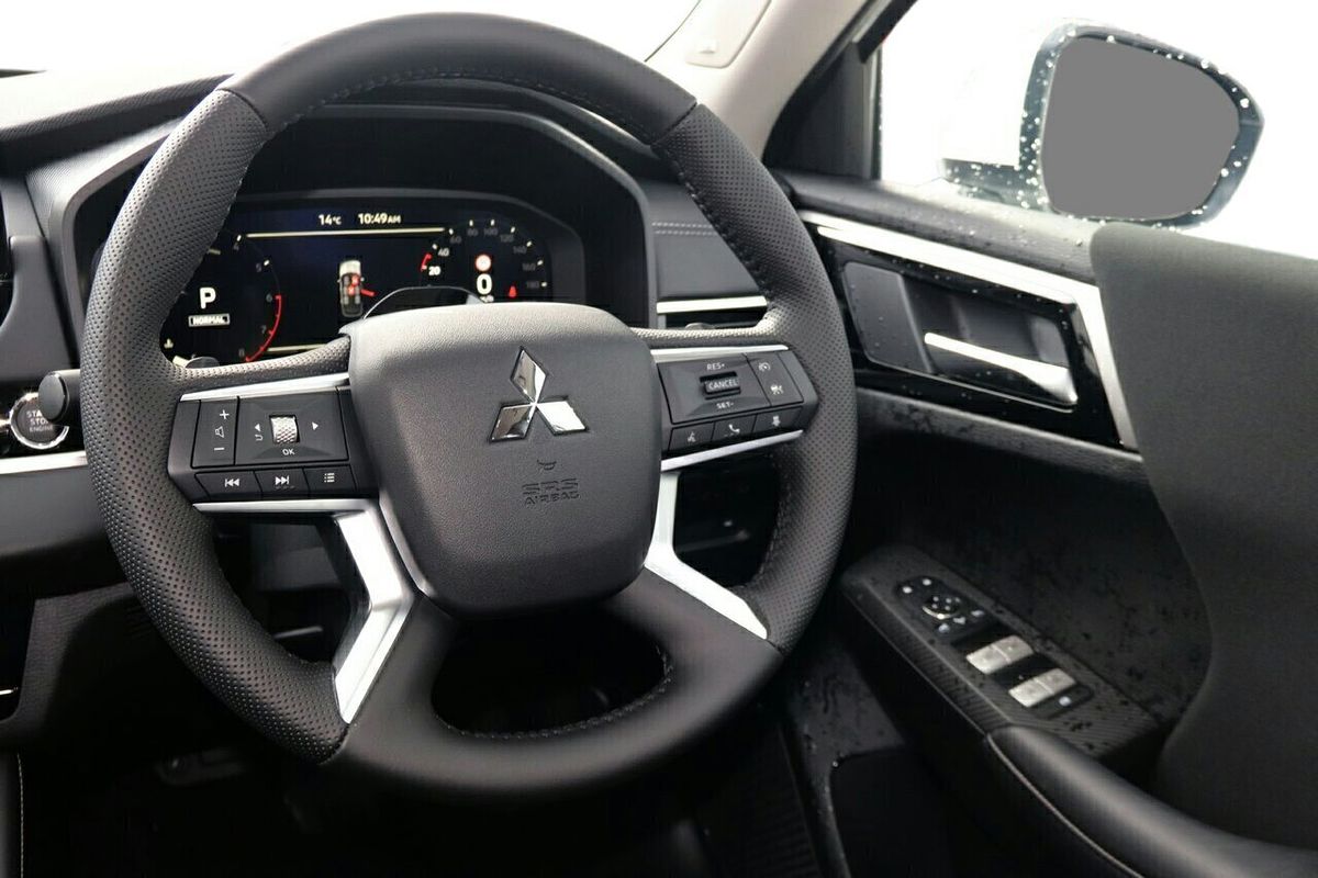 2025 Mitsubishi Outlander LS ZM