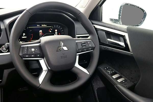 2025 Mitsubishi Outlander LS ZM
