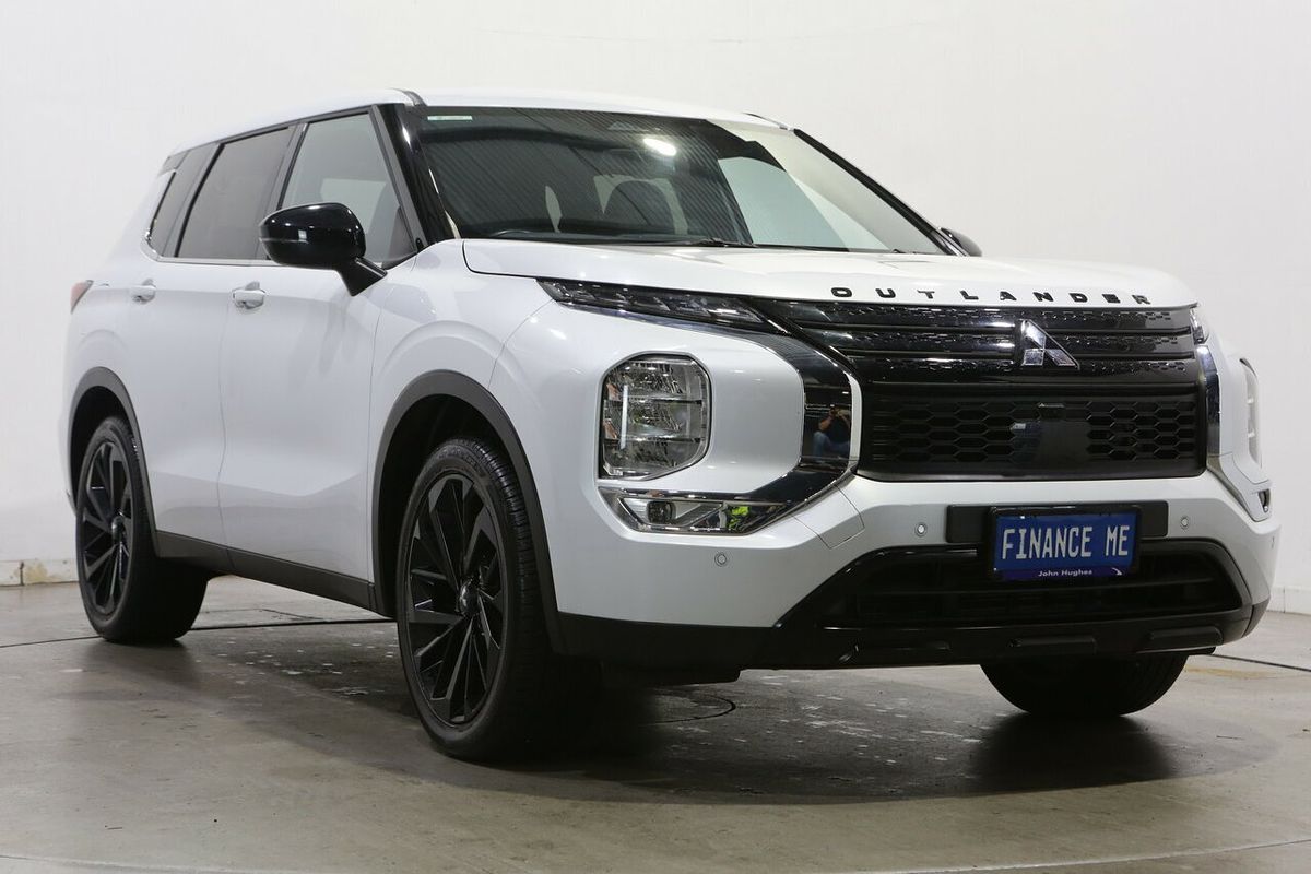 2023 Mitsubishi Outlander LS Black Edition ZM