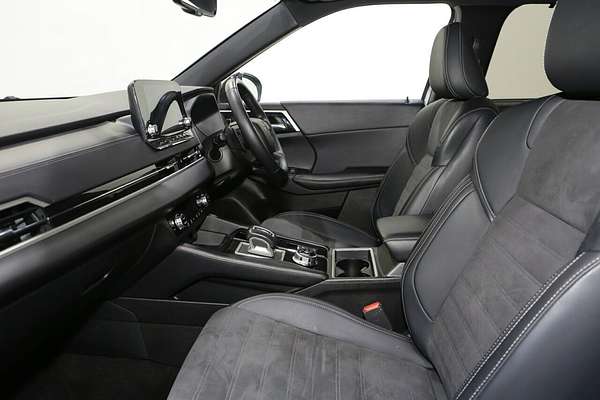 2023 Mitsubishi Outlander LS Black Edition ZM