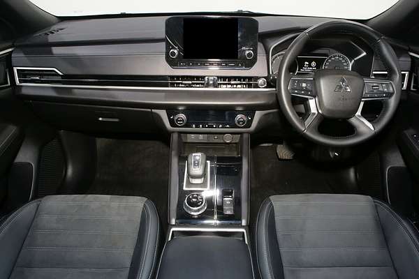 2023 Mitsubishi Outlander LS Black Edition ZM