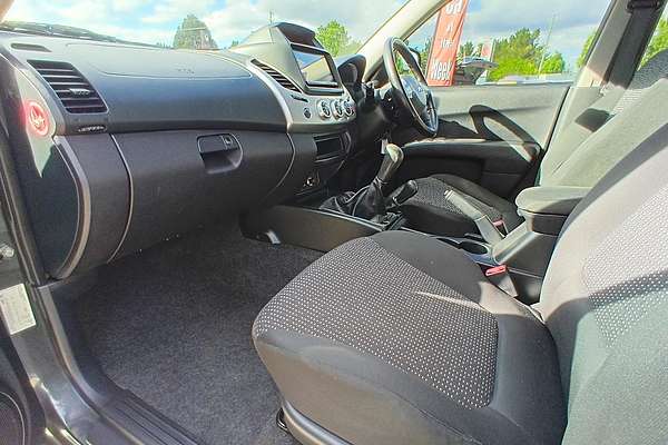 2015 Mitsubishi Triton GLX-R MN 4X4