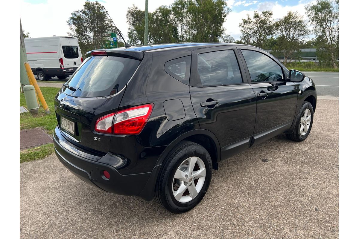 2013 Nissan Dualis ST J10W Series 3