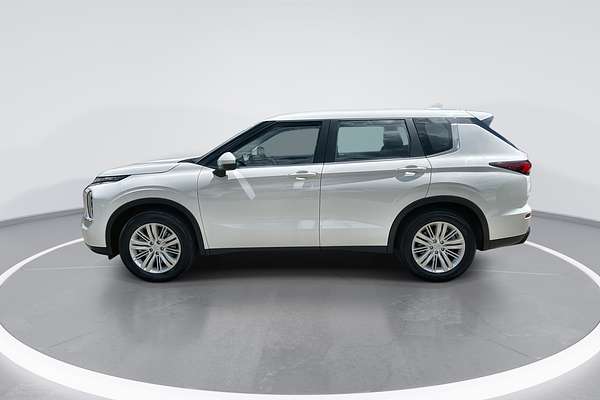 2023 Mitsubishi Outlander LS ZM