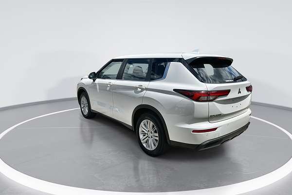 2023 Mitsubishi Outlander LS ZM