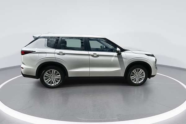 2023 Mitsubishi Outlander LS ZM