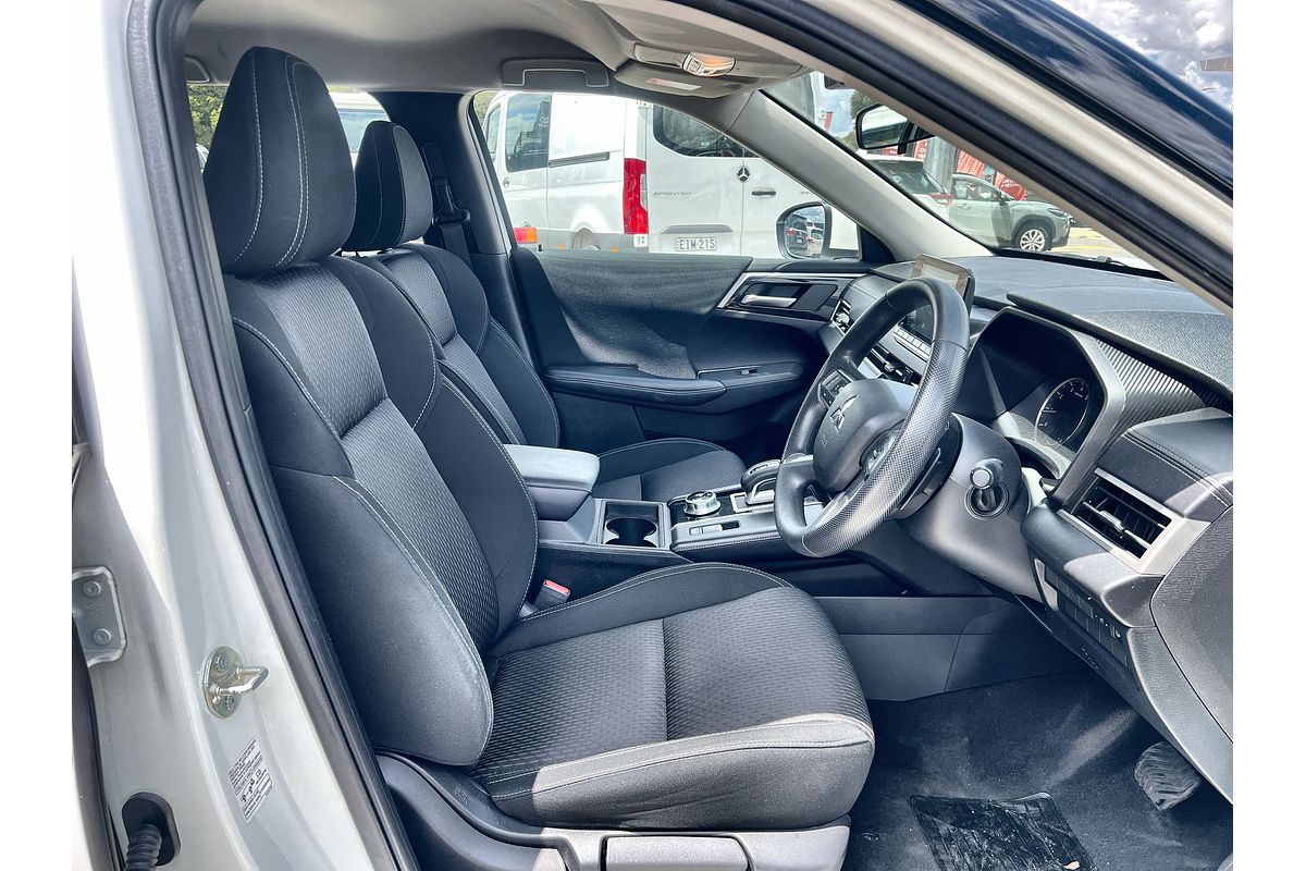 2023 Mitsubishi Outlander LS ZM