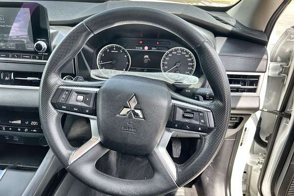 2023 Mitsubishi Outlander LS ZM