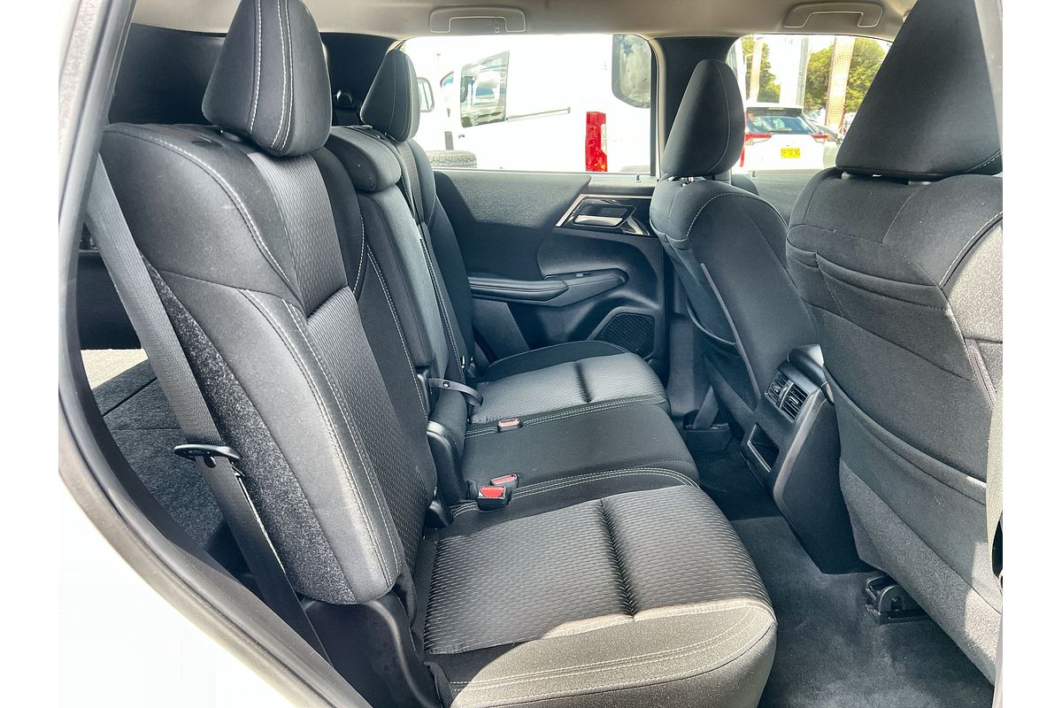 2023 Mitsubishi Outlander LS ZM