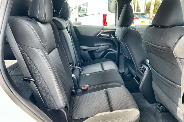 2023 Mitsubishi Outlander LS ZM