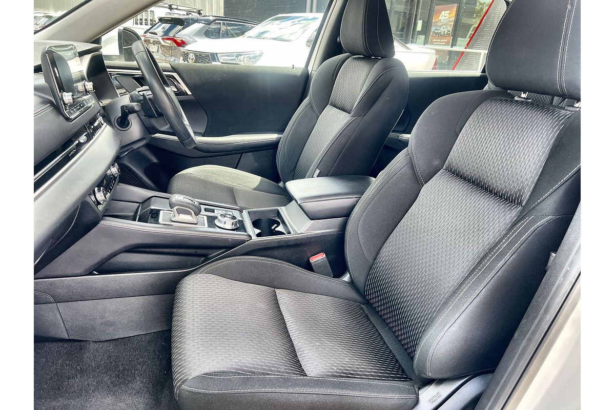 2023 Mitsubishi Outlander LS ZM