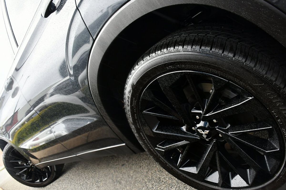 2024 Mitsubishi Outlander Black Edition ZM