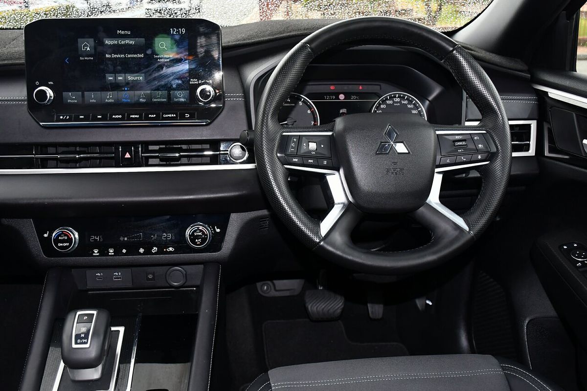 2024 Mitsubishi Outlander Black Edition ZM