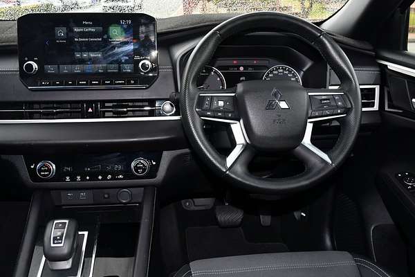 2024 Mitsubishi Outlander Black Edition ZM