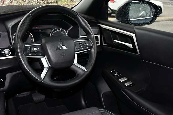 2024 Mitsubishi Outlander Black Edition ZM