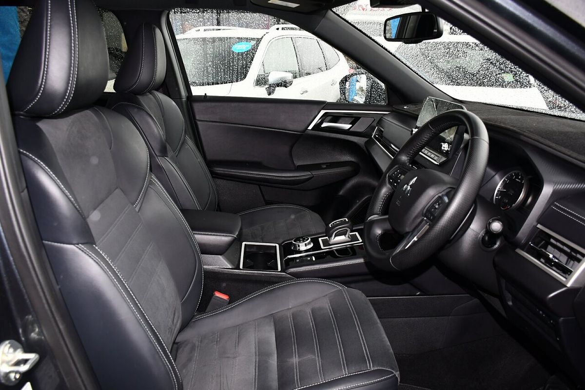 2024 Mitsubishi Outlander Black Edition ZM