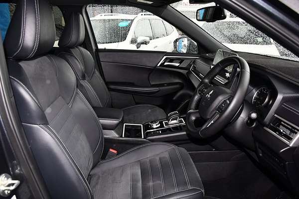 2024 Mitsubishi Outlander Black Edition ZM