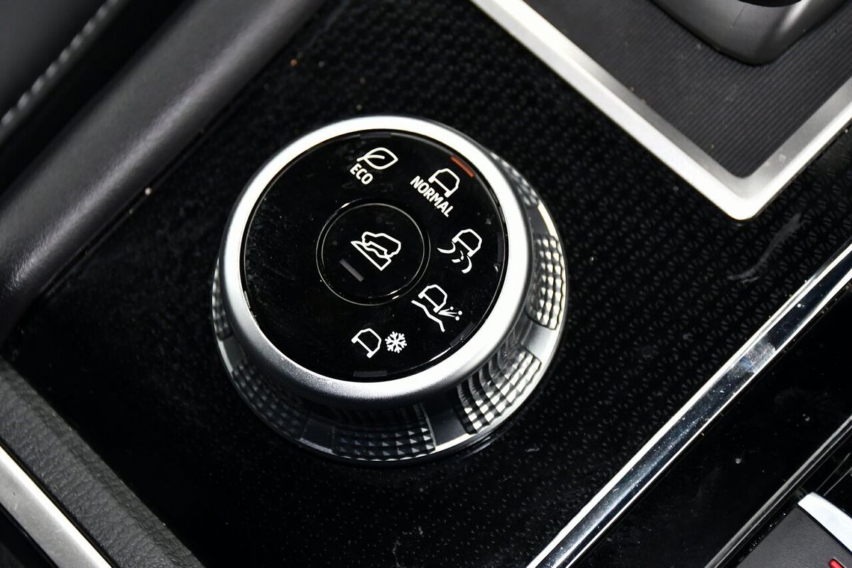 2024 Mitsubishi Outlander Black Edition ZM