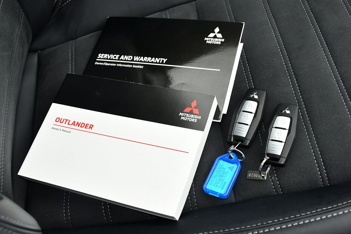 2024 Mitsubishi Outlander Black Edition ZM