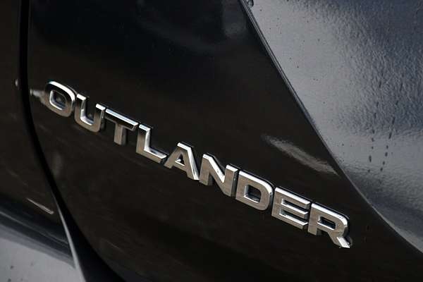 2024 Mitsubishi Outlander Black Edition ZM