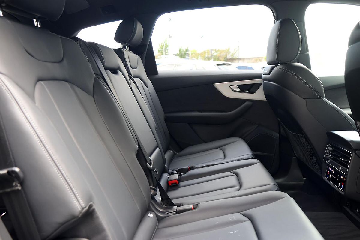 2025 Audi Q7 55 TFSI S line 4M