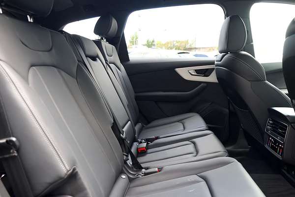 2025 Audi Q7 55 TFSI S line 4M