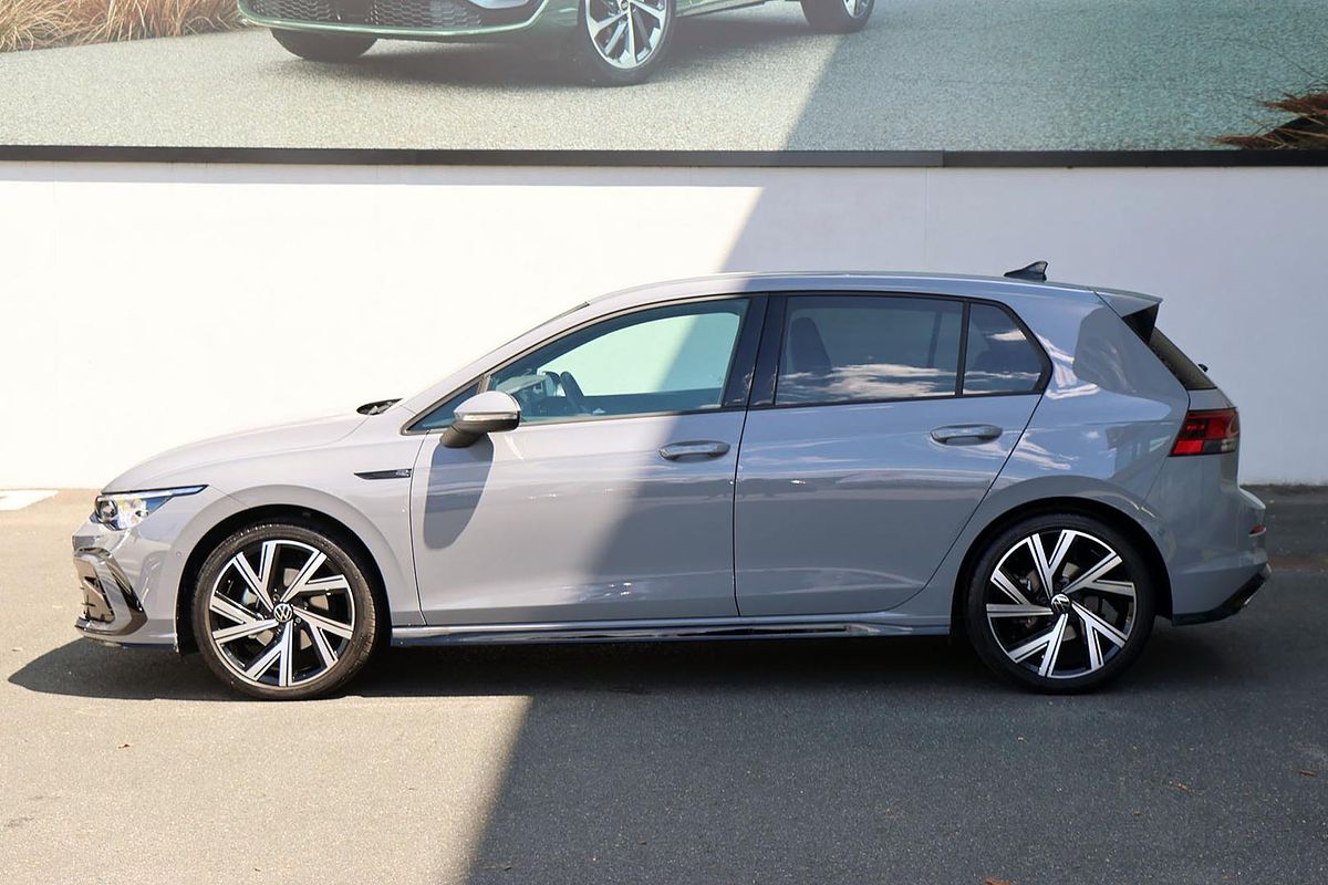 2024 Volkswagen Golf 110TSI R-Line 8