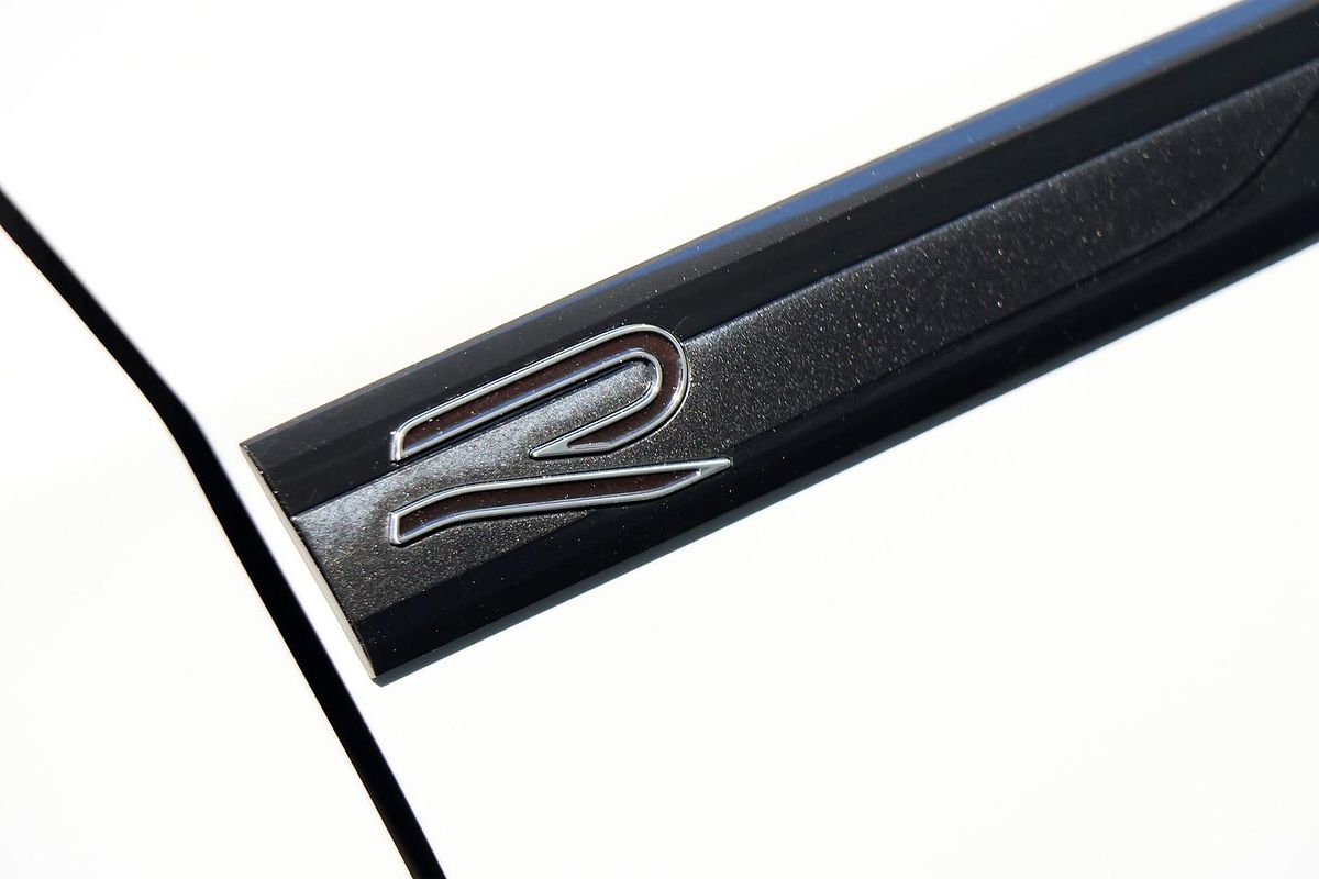 2024 Volkswagen Golf 110TSI R-Line 8