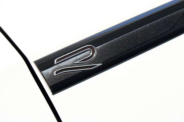 2024 Volkswagen Golf 110TSI R-Line 8