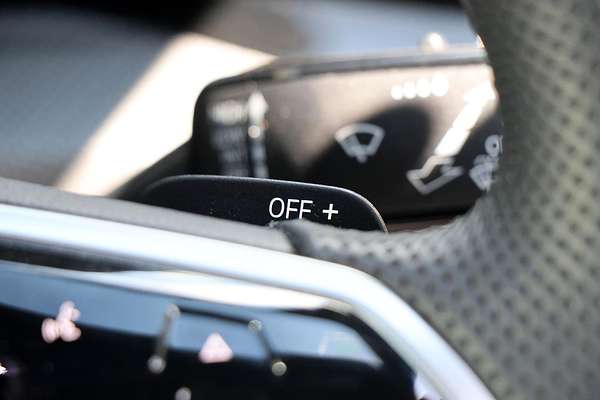 2024 Volkswagen Golf 110TSI R-Line 8