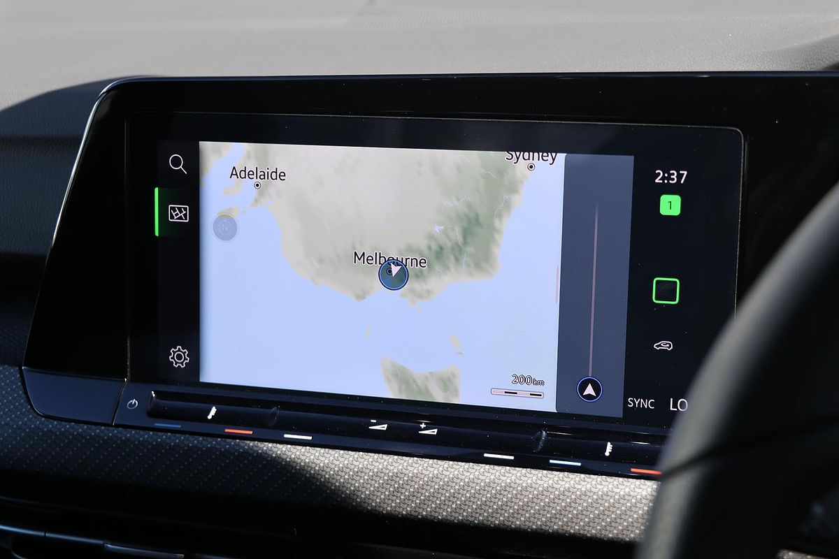 2024 Volkswagen Golf 110TSI R-Line 8