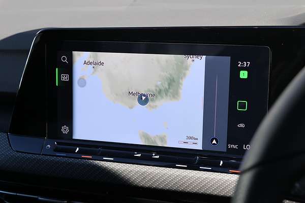 2024 Volkswagen Golf 110TSI R-Line 8