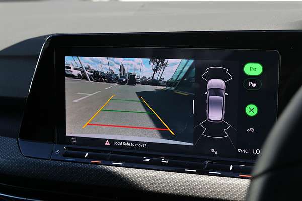 2024 Volkswagen Golf 110TSI R-Line 8