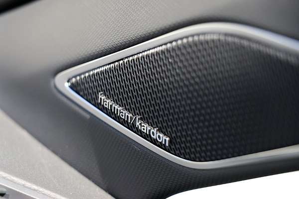 2024 Volkswagen Golf 110TSI R-Line 8