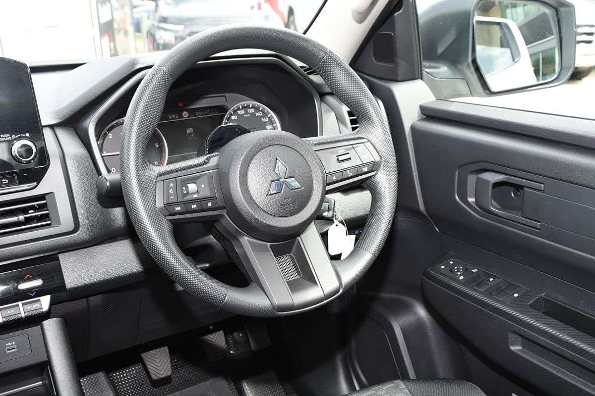 2025 Mitsubishi Triton GLX MV 4X4