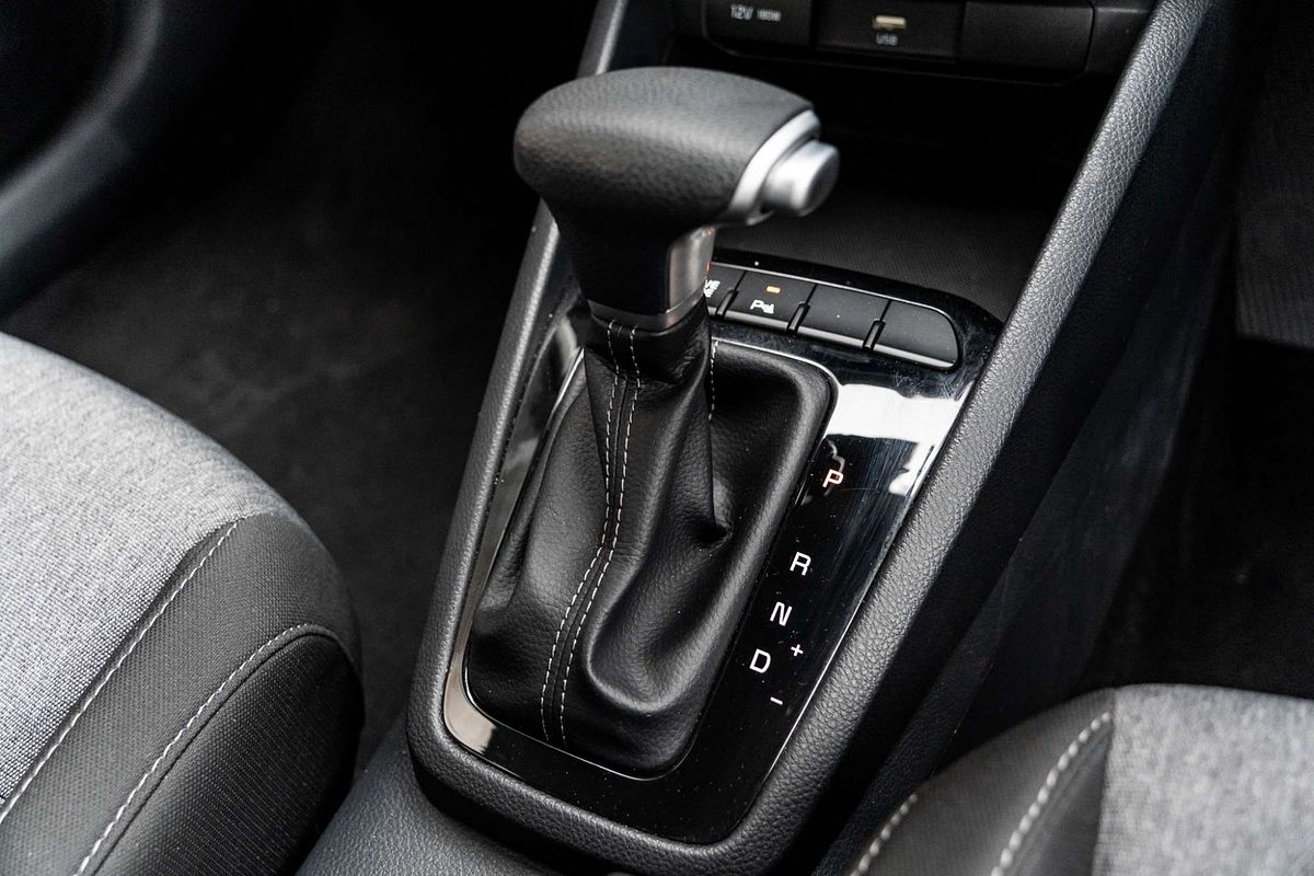 2024 Kia Stonic S YB