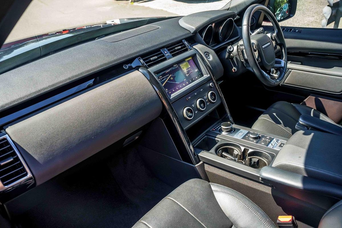 2019 Land Rover Discovery SD6 SE Series 5