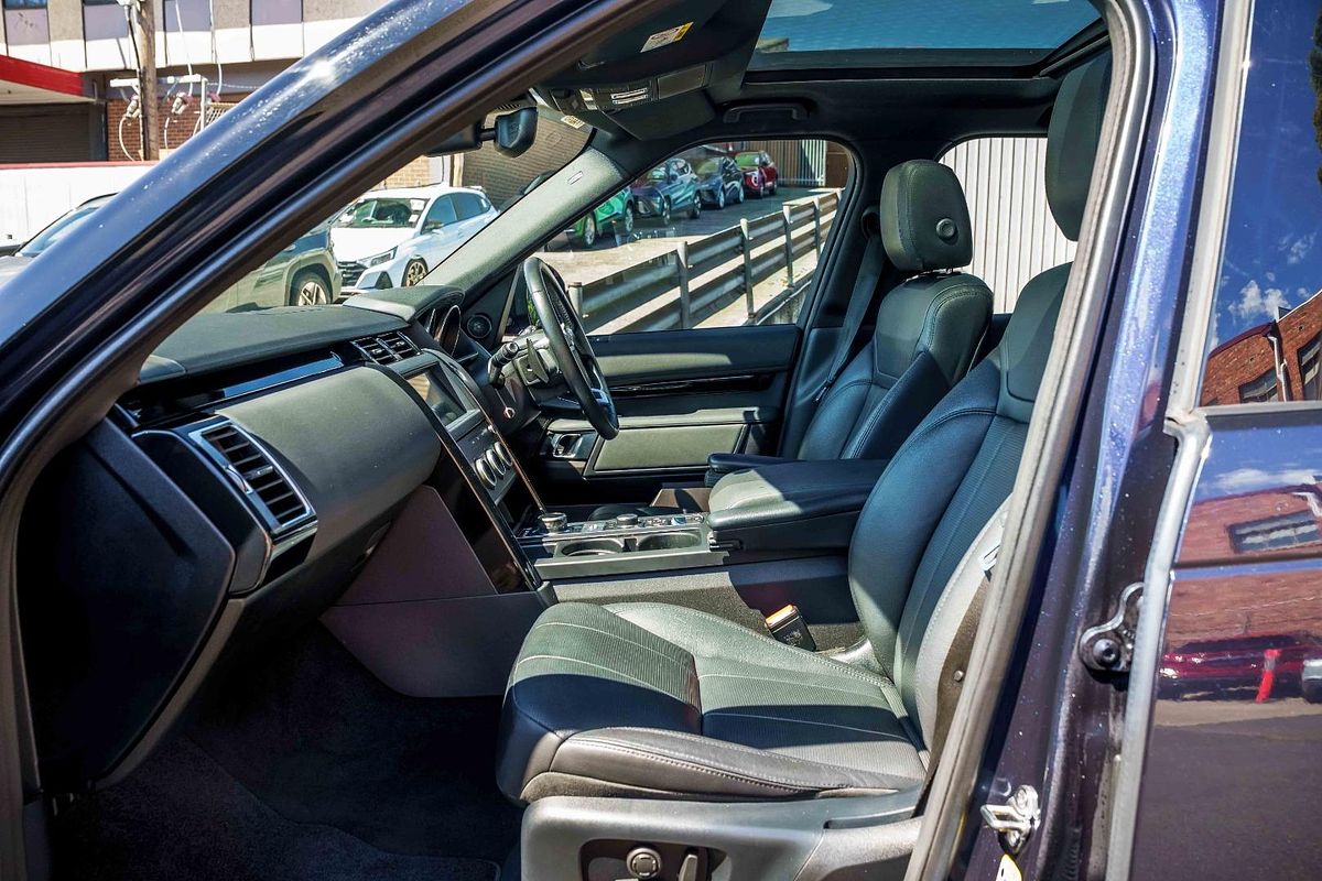 2019 Land Rover Discovery SD6 SE Series 5