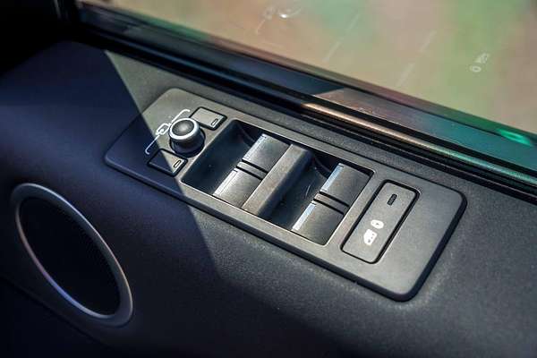 2018 Land Rover Discovery SD4 SE Series 5