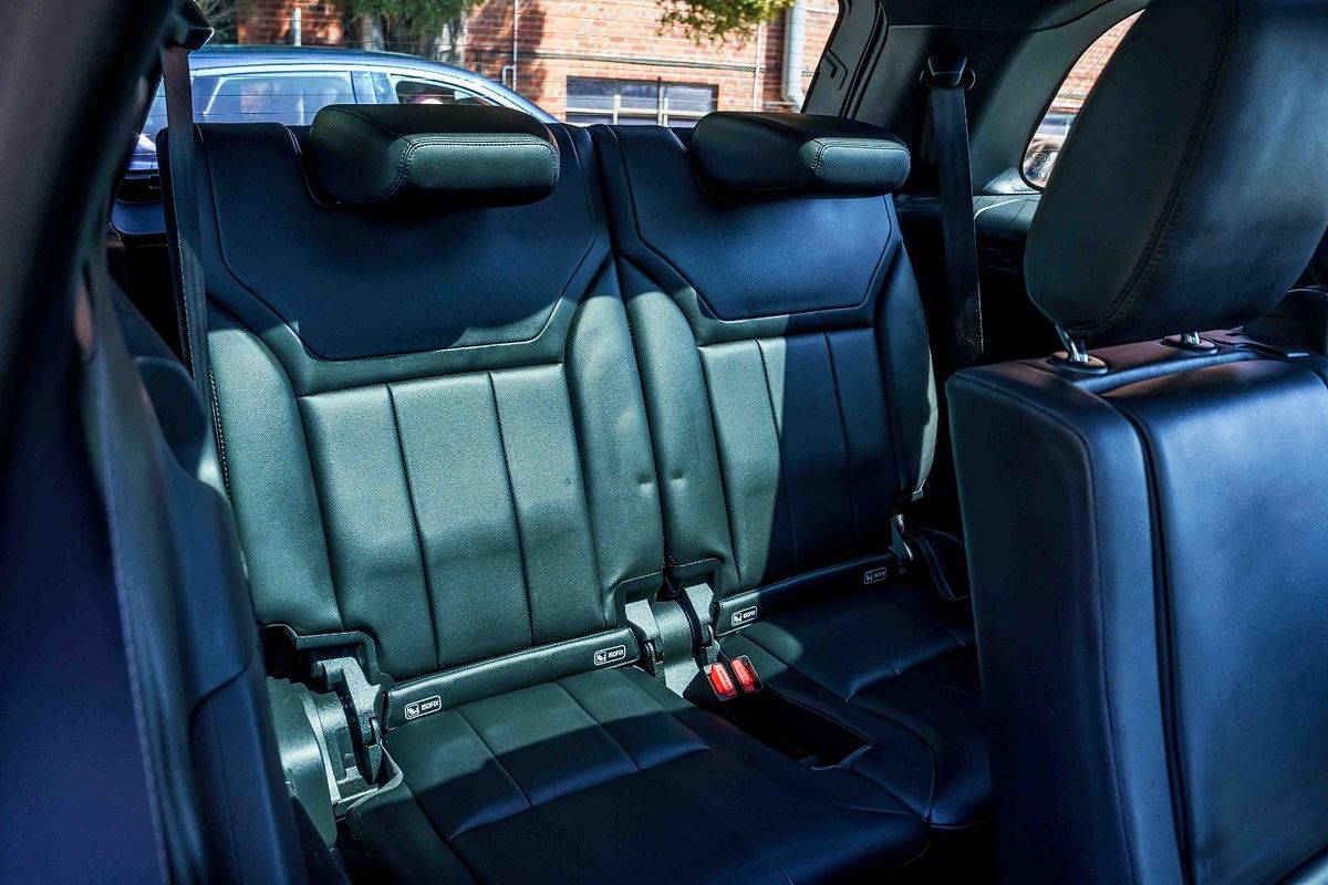 2019 Land Rover Discovery SD6 SE Series 5