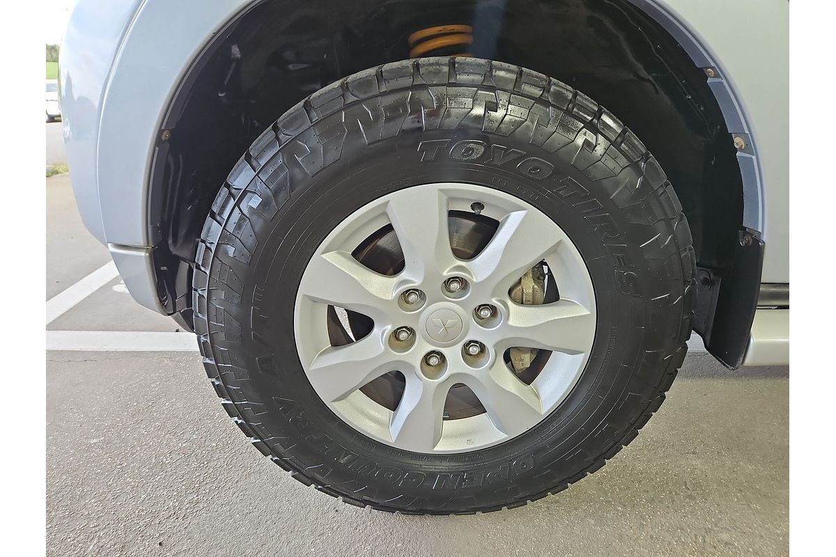 2017 Mitsubishi Pajero GLX NX