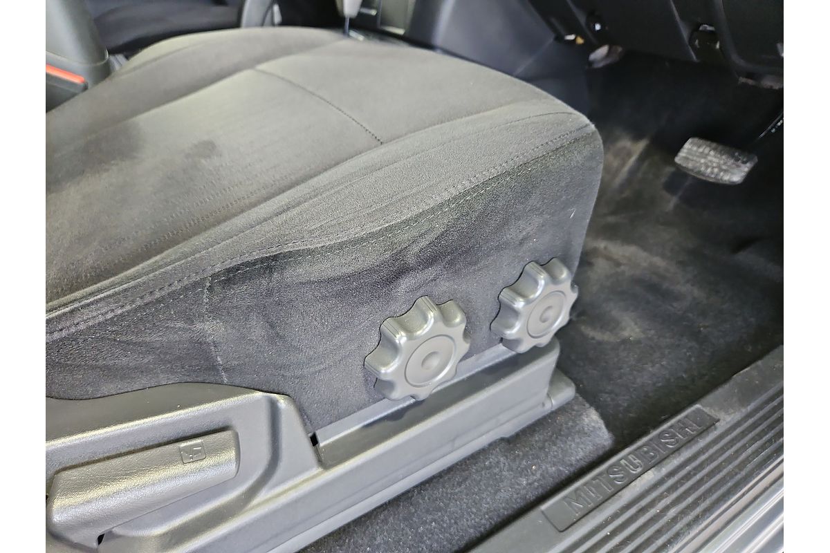 2017 Mitsubishi Pajero GLX NX