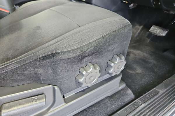 2017 Mitsubishi Pajero GLX NX